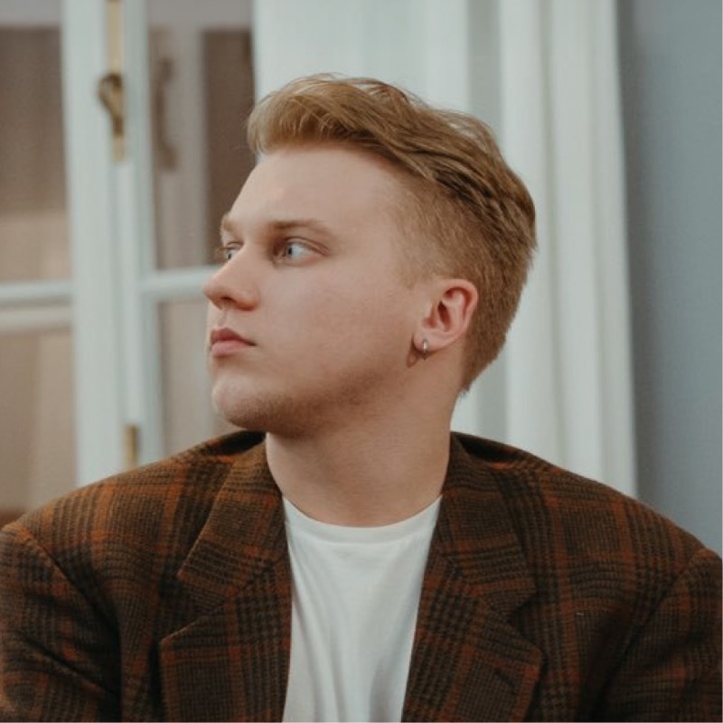 Денис Усачев